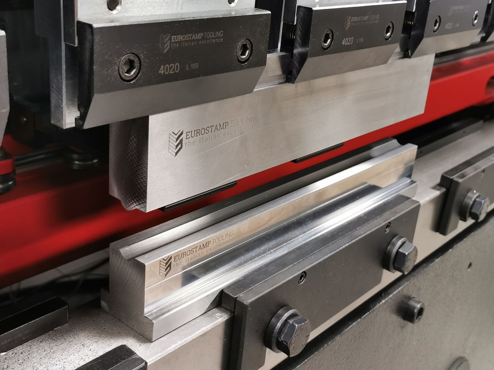Sonderwerkzeuge f r versteifungen by eurostamp tooling eurostamp